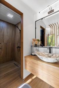 Fotografie z fotogalerie ubytování Blisku do Gradot - Riverfront Luxury Cabins v destinaci Skopje