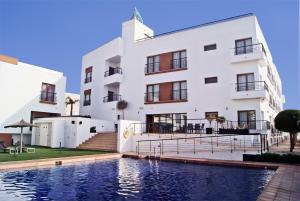 Bazén v ubytování Hotel Andalussia nebo v jeho okolí
