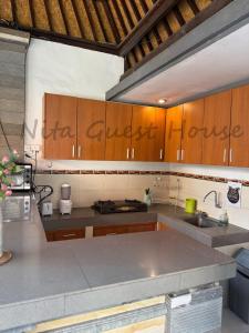 Kuchyň nebo kuchyňský kout v ubytování Nita Guest House Bali
