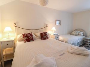 Postel nebo postele na pokoji v ubytování 4 East Cliff
