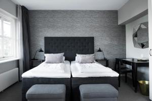 Ліжко або ліжка в номері Skjalm Hvide Hotel