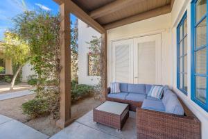 Χώρος καθιστικού στο C44 Lux Villa Near Clubhouse With Ms, Pac Man Condo