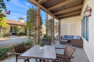 Χώρος καθιστικού στο C44 Lux Villa Near Clubhouse With Ms, Pac Man Condo