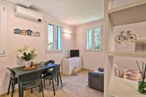 Posezení v ubytování Appartamento Promontorio - Theater Home