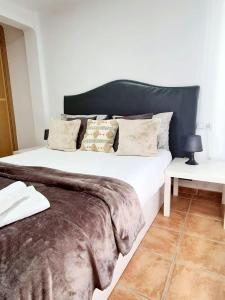 Posteľ alebo postele v izbe v ubytovaní Bonito Apartamento con terraza - Pedregalejo Playa