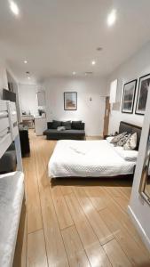 a bedroom with two beds and a living room at Sleep 6 Piccadilly Grand in London VR5 in London