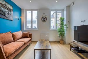 Μια τηλεόραση ή/και κέντρο ψυχαγωγίας στο L'apparté un F2 cosy et moderne refait à neuf