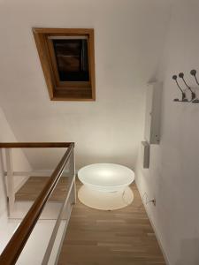 BüchenbronnにあるMinihotel Büchenbronnのバスルーム(トイレ付)が備わります。 +73枚の写真
