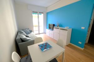 a living room with a couch and a table at Perla Blu by PortofinoVacanze in Rapallo