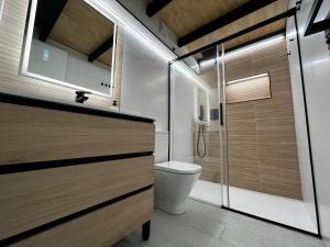 Kúpeľňa v ubytovaní Apartamentos Villa Serali Parking Gratis + 37 fotografií