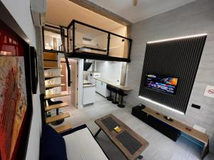 Telewizja i/lub zestaw kina domowego w obiekcie Apartamentos Villa Serali Parking Gratis