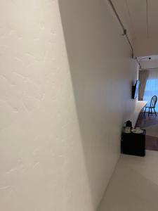 TV a/nebo společenská místnost v ubytování GOODTHINGS Cafe & Hotel