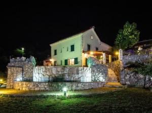 Το κτήριο όπου στεγάζεται  η παραθεριστική κατοικία