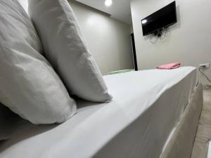 Televiisor ja/või meelelahutuskeskus majutusasutuses Lucky Hostel
