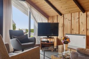 Μια τηλεόραση ή/και κέντρο ψυχαγωγίας στο Cozy House By Roskilde Fjord