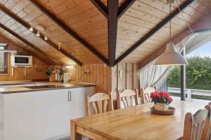Η κουζίνα ή μικρή κουζίνα στο Cozy House By Roskilde Fjord +17 φωτογραφίες