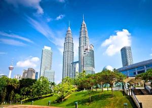 a view of the petronas twin skyscrapers at Hartamas Business Hotel in Kuala Lumpur +81 photos