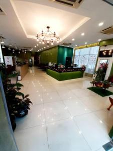 a large lobby with a store with a chandelier at Le Garden Hotel Kota Kemuning Shah Alam in Kampong Bukit Naga