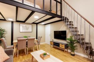 TV a/nebo společenská místnost v ubytování Tirso Loft en Madrid