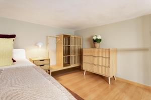Łóżko lub łóżka w pokoju w obiekcie Tirso Loft en Madrid