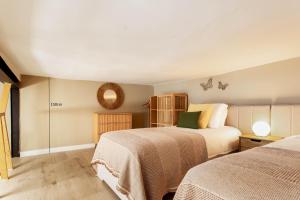 Łóżko lub łóżka w pokoju w obiekcie Tirso Loft en Madrid