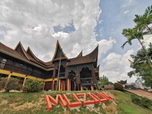 a building with a sign in front of it at Collection O Seremban Near Gateway Mall Formerly Sri Mutiara Hotel in Seremban