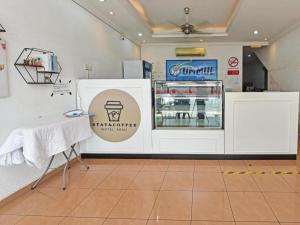 Кухня или мини-кухня в OYO 90559 Ummul Motel C Mart
