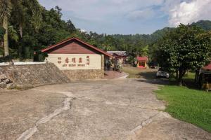 a building with a sign on the side of it at OYO 89928 ACF Guest House in Sungai Lembing