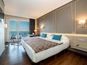 Posteľ alebo postele v izbe v ubytovaní Mercure Monte Igueldo