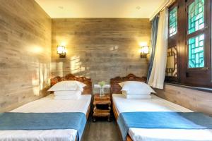 Postel nebo postele na pokoji v ubytování Pingyao Ziwenge Inn