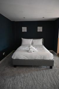 Ένα ή περισσότερα κρεβάτια σε δωμάτιο στο Stunning City Centre Duplex