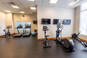 Fitness centrum a/nebo fitness zařízení v ubytování Radisson Hotel & Conference Centre Calgary Airport