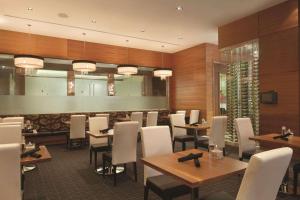 Posezení v ubytování Radisson Hotel & Conference Centre Calgary Airport