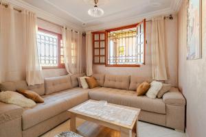 Χώρος καθιστικού στο Rabat-Salé Apartment with private terrace and free parking near Airport - 3rd floor