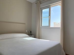 Кровать или кровати в номере Apartahotel Vistamar San José