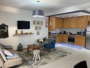 a kitchen and living room with a couch and a table at Quinta do Palhal de Baixo in Senhora das Febres