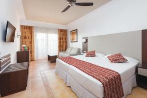 Letto o letti in una camera di Hotel Riu Funana - All Inclusive