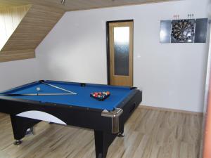 Biliár nebo kulečník v ubytování Guest House Kovalik