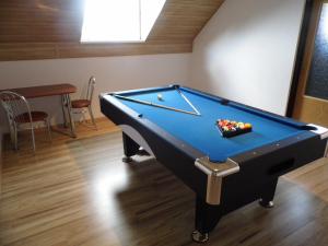 Biliár nebo kulečník v ubytování Guest House Kovalik