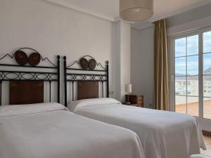 Кровать или кровати в номере Apartahotel Vistamar San José