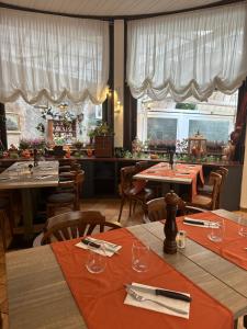 Restoran või mõni muu söögikoht majutusasutuses Hotel Croce Federale