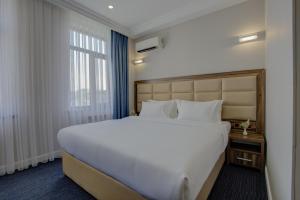 Postel nebo postele na pokoji v ubytování Hotel Resident Bishkek