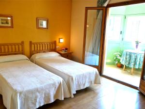 Rúm í herbergi á Hotel Nice