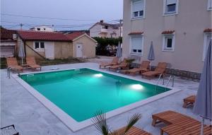 Kolam renang di atau dekat dengan 2 Bedroom Amazing Apartment In Lopar +11 gambar