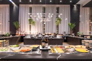 Makanan di atau berdekatan hotel