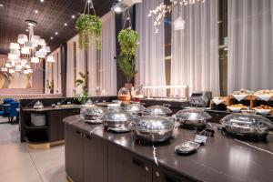 Makanan di atau berdekatan hotel
