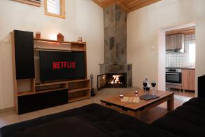 Kuchyň nebo kuchyňský kout v ubytování Aprosmeno Jacuzzi House 4 + 2 fotografie