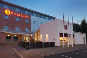 uma representação da frente de um hotel em Ramada Wakefield em Wakefield