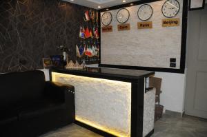 Salone o bar di PYRAMIDS guest house