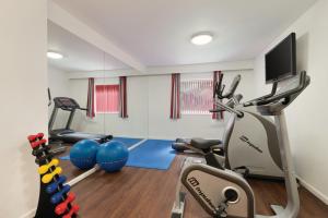 Fitness centrum a/nebo fitness zařízení v ubytování Ramada Wakefield